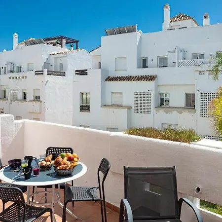 Azure & Valle 3br شقة إِستيبونا